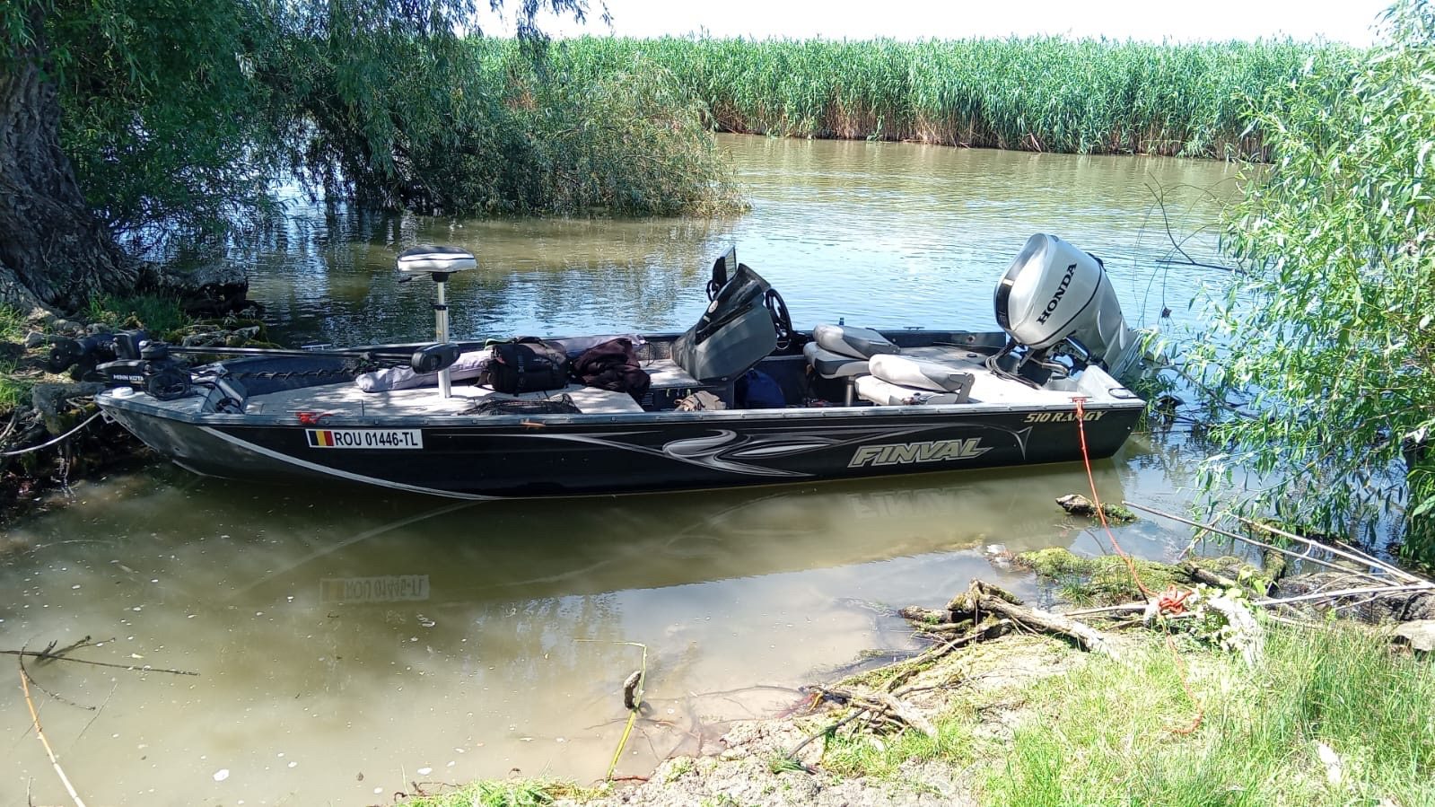 Barcă Finval pentru pescuit în Delta