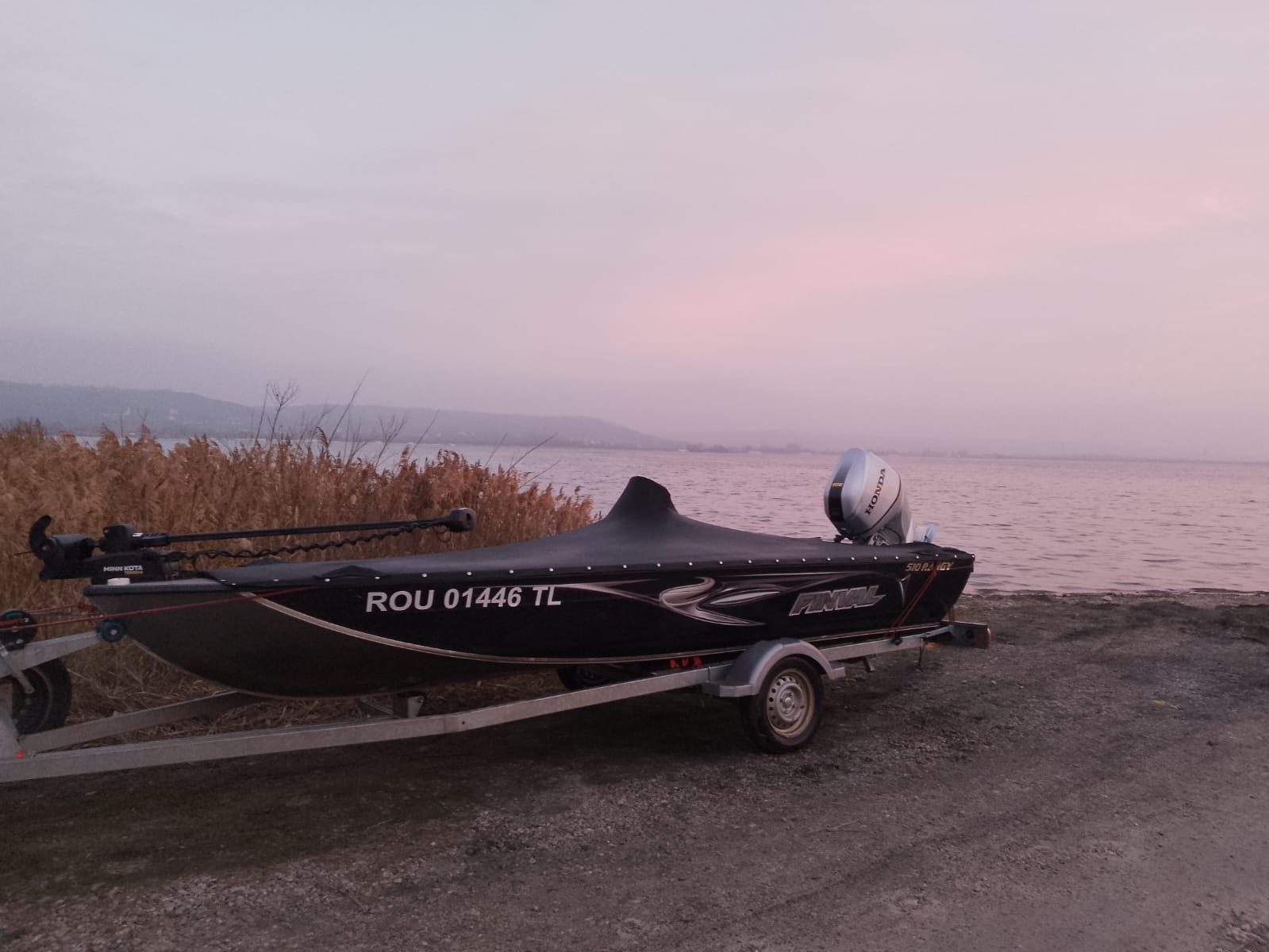 Barcă Finval pentru pescuit în Delta