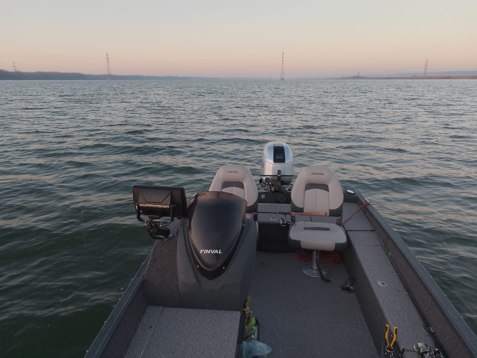 Barcă Finval pentru pescuit în Delta