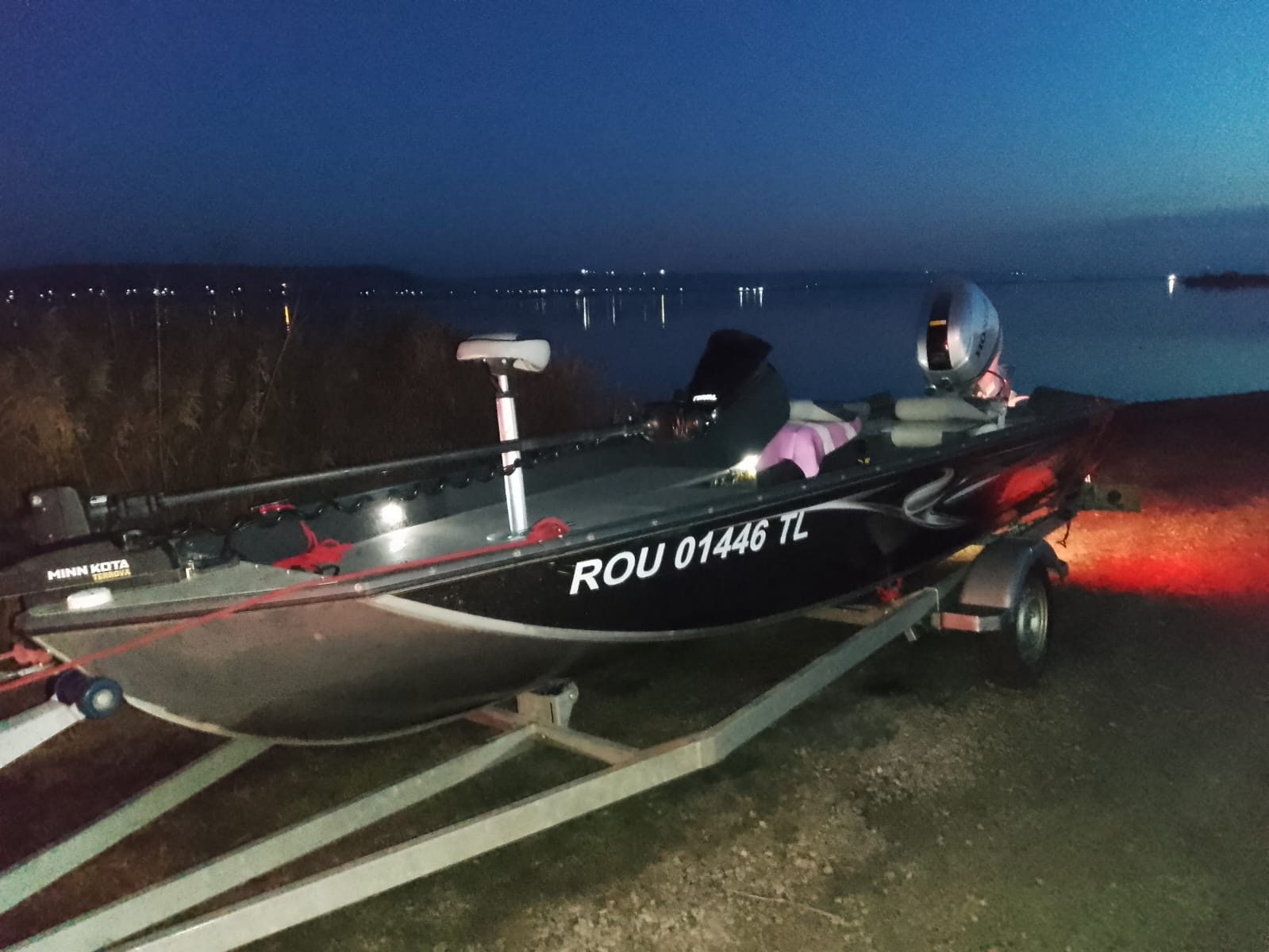 Barcă Finval pentru pescuit în Delta