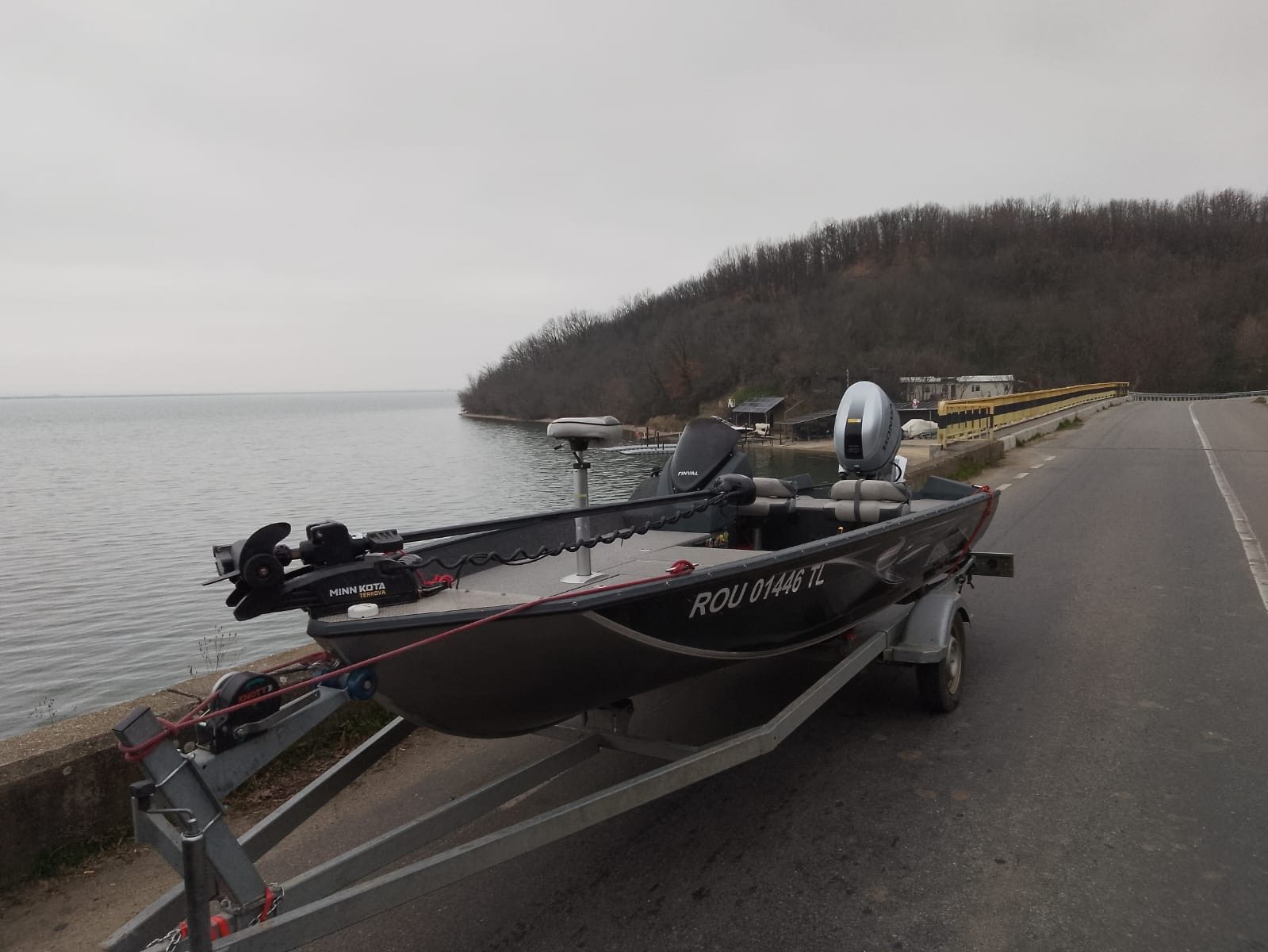 Barcă Finval pentru pescuit în Delta